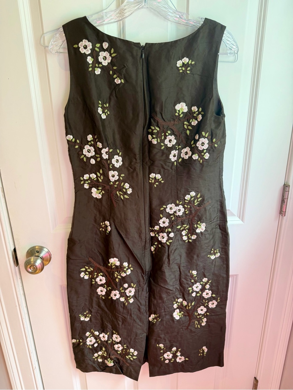 Gorgeous brown silk embroidered dress - Picture 4 of 5